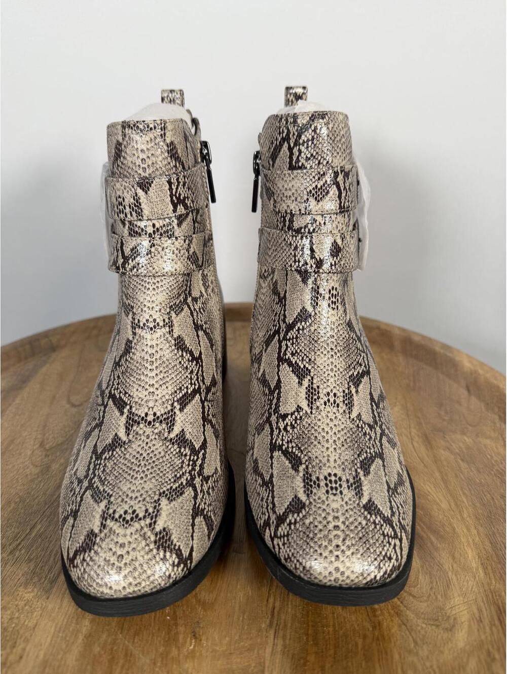 NWB Kenneth Cole Reaction Salt Biker Jewel Chelsea Boots Women's Size 5.5 - Picture 3 of 8